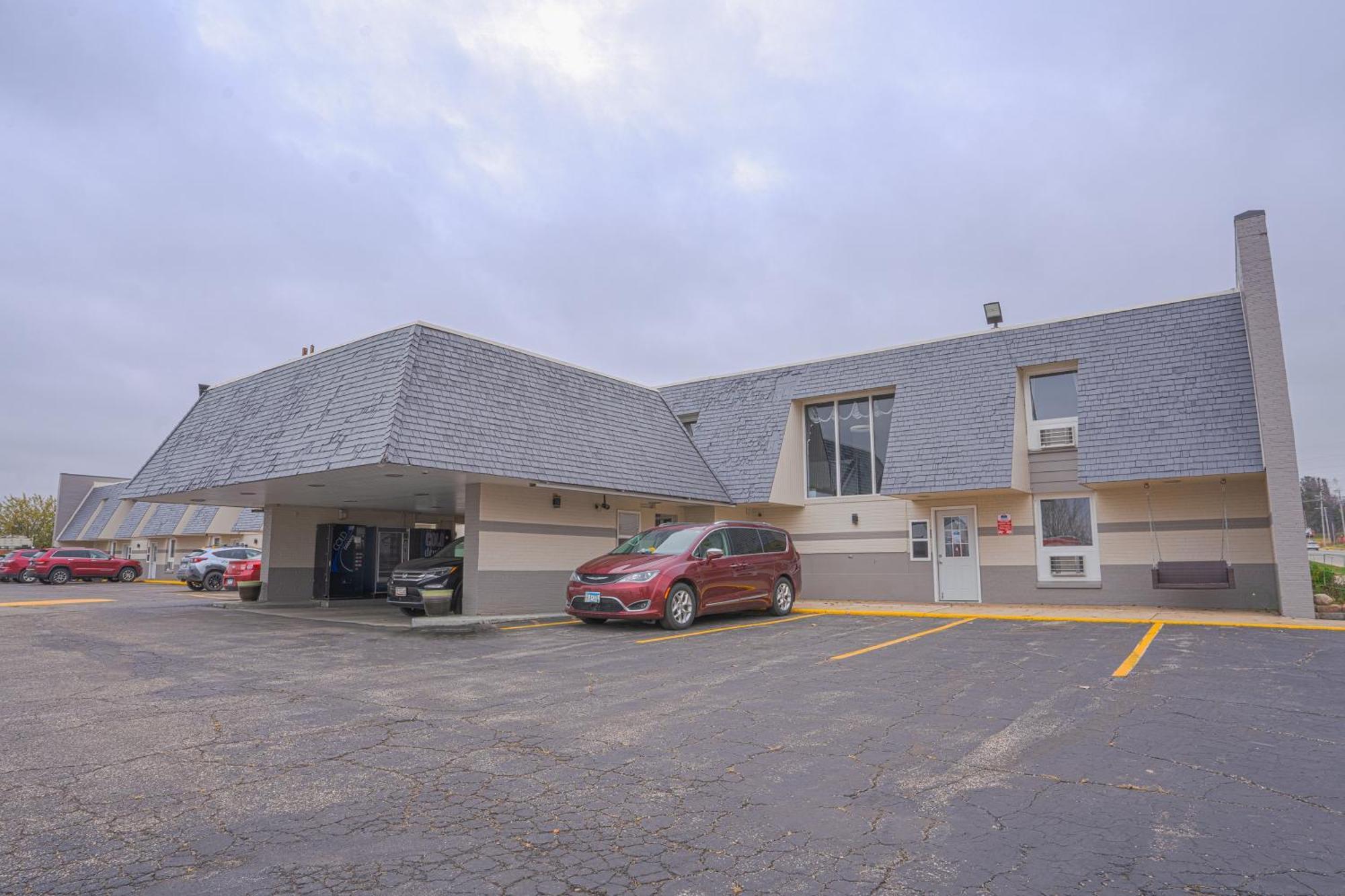 Executive Inn By Belvilla Owatonna Hwy 35 Exterior photo